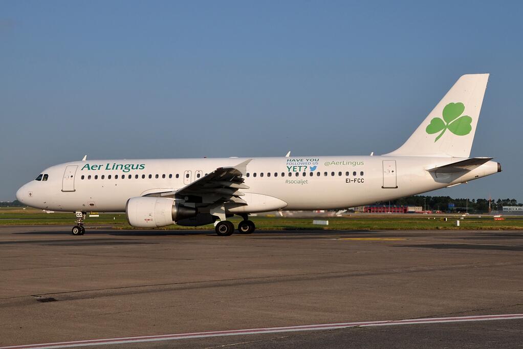 Aerlingus paints Twitter handle on one of its airplanes