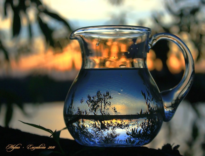 14 Beautiful Landscape Reflections Inverted Through Wine Glasses The Dashburst Blog 8118