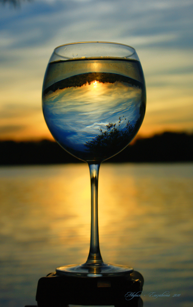 14 Beautiful Landscape Reflections Inverted Through Wine Glasses The Dashburst Blog 7345