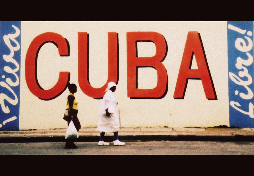 Wall with the word "Cuba" painted on it, photo by flippinyank